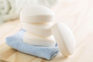 4 curiosidades sobre o sabonete antibacteriano e comum